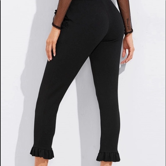 NWOT cropped ruffle trousers - Picture 2 of 8